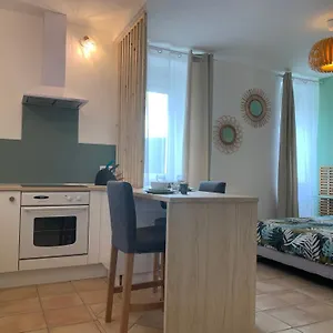 Le Chemin Des Pouzes Apartment